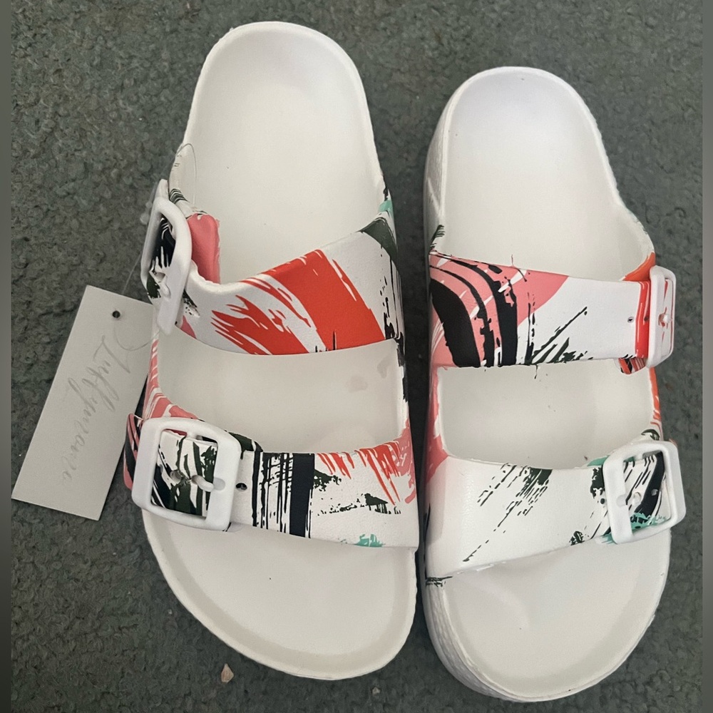 - NWT - Luffymomo slide sandals size 6